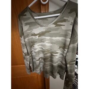 American Eagle Camo Waffle Knit Thermal V-Neck Top Green Camouflage Medium